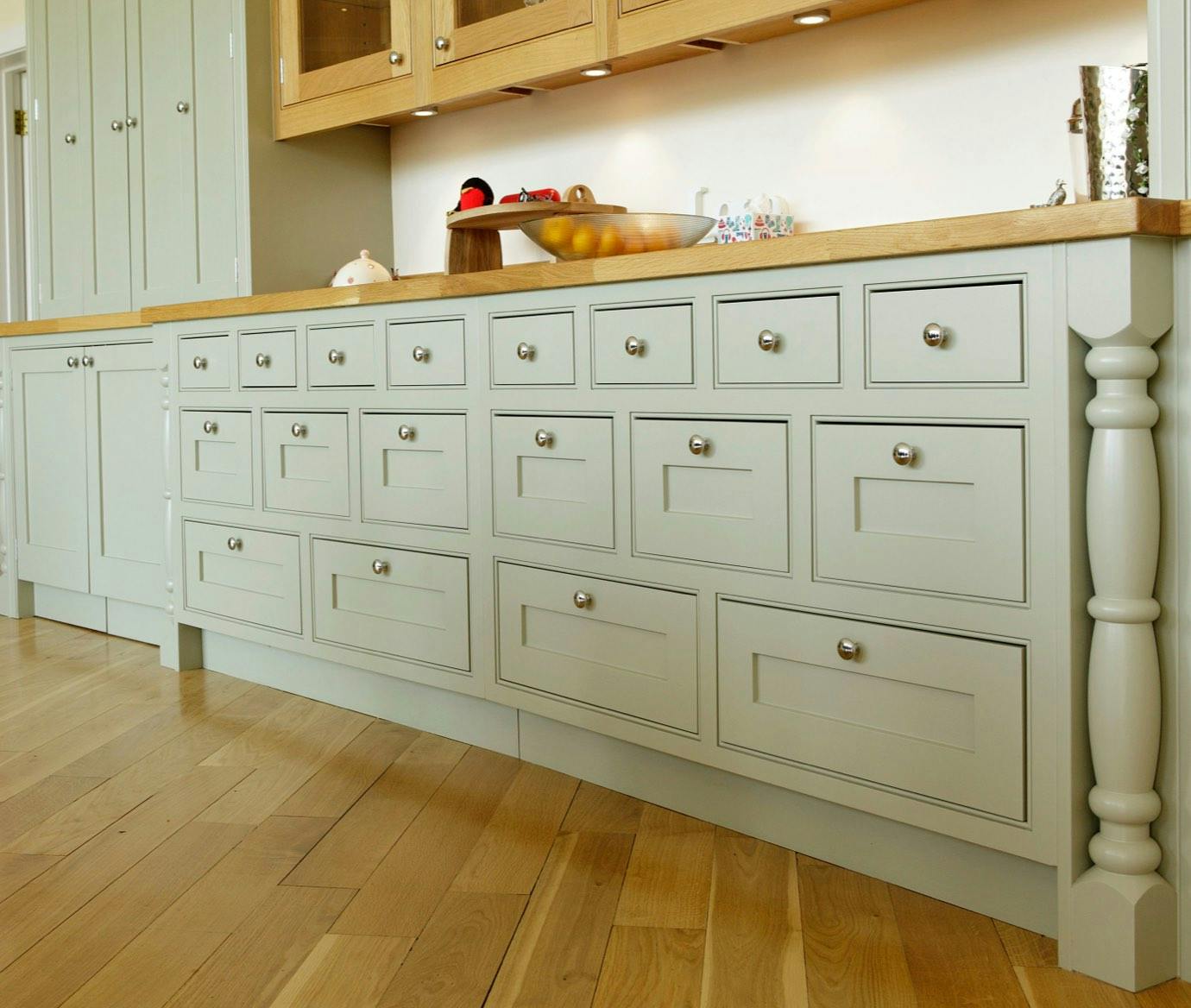 Hand painted inframe shaker with oak
