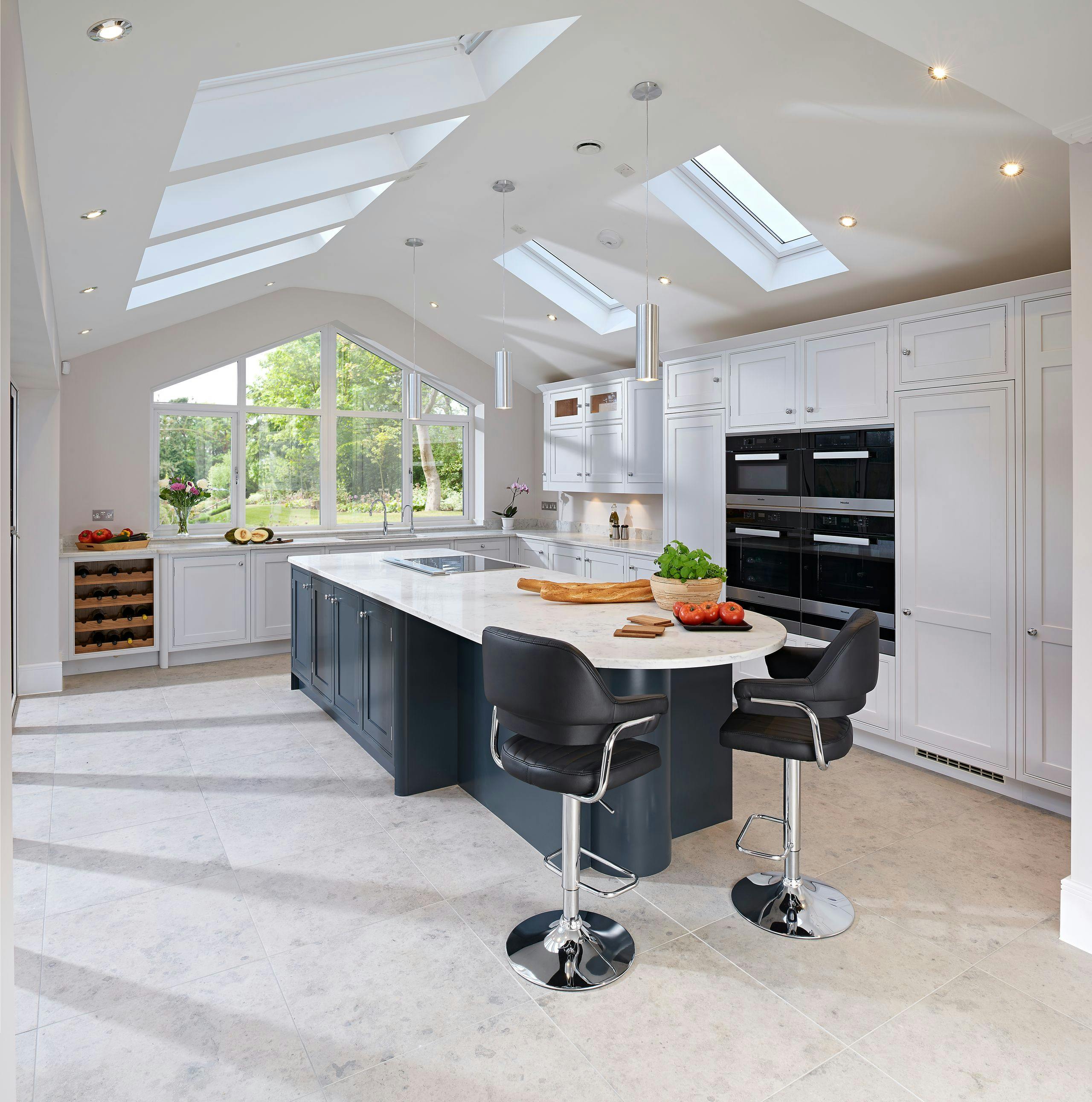 Dramatic in-frame kitchen extension